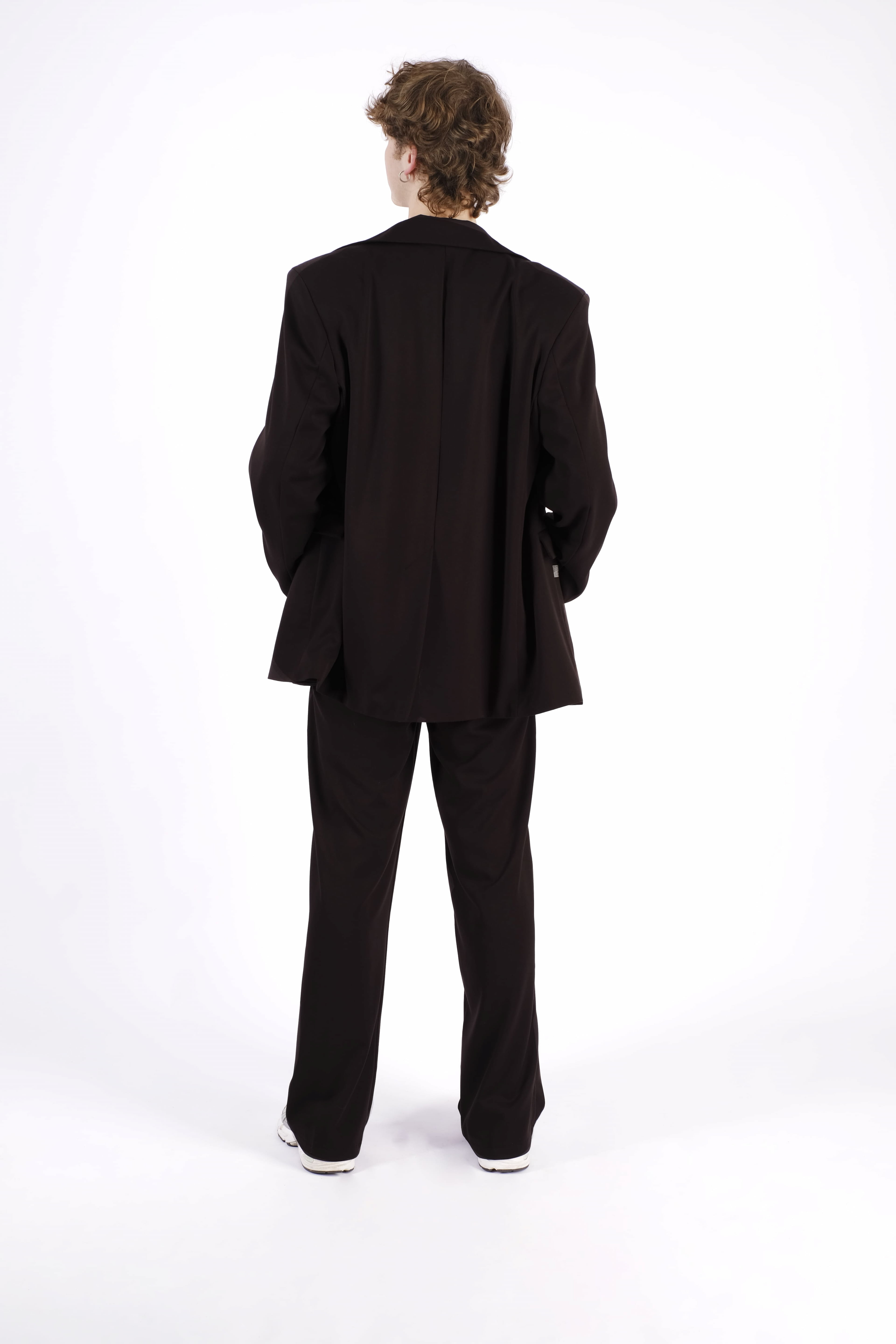<p>The black trouser suit is a symbol of elegance and style. With its perfect fit, high-quality material, and impeccable finishing, it becomes an indispensable wardrobe item for important events or business meetings.</p>