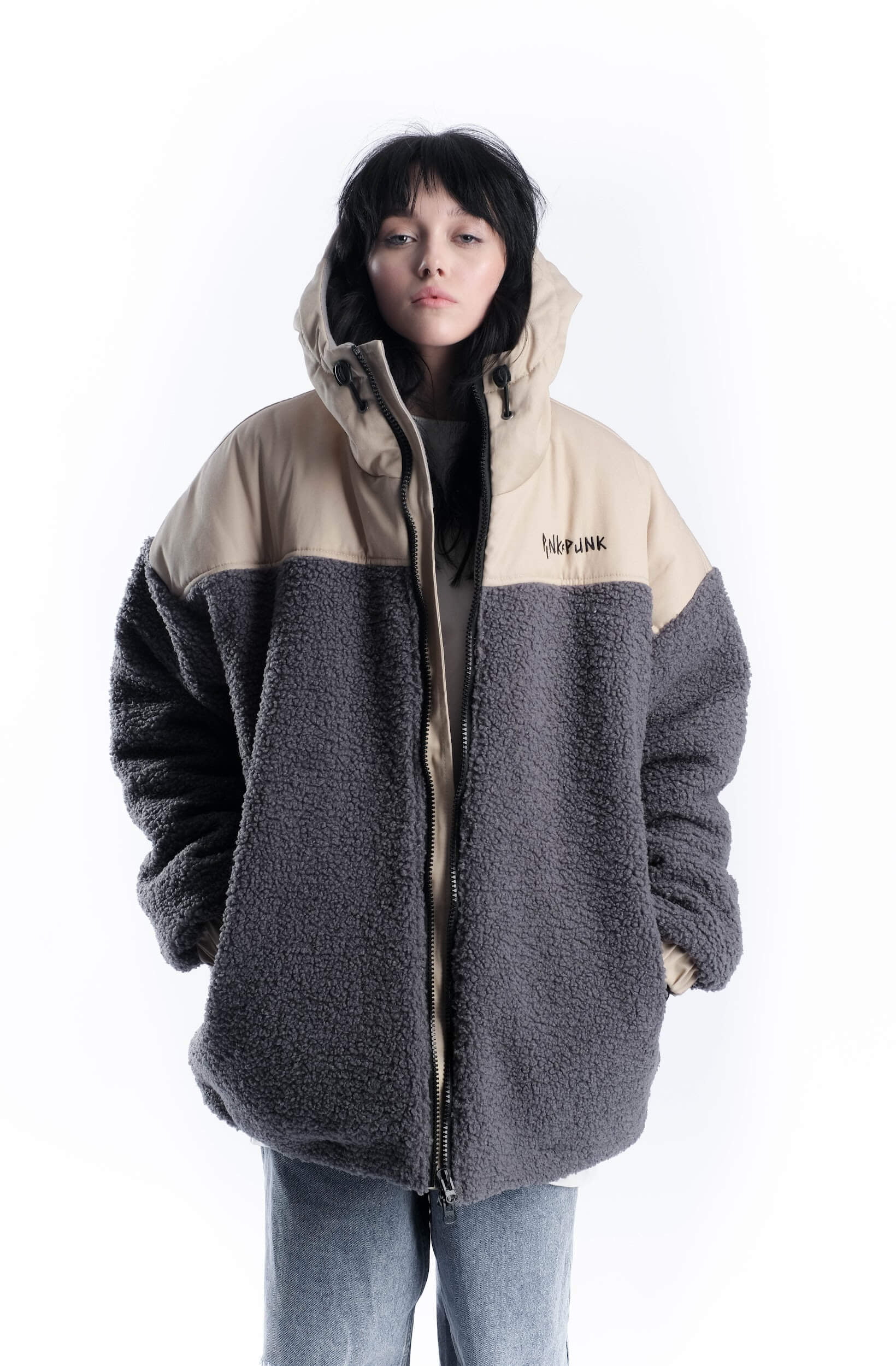 <p>Эта теплая зимняя куртка из барашка - идеальное решение для уютного и стильного зимнего сезона. Изготовленная из высококачественной ткани, она предоставляет непревзойденную защиту от холодного ветра и низких температур. Мягкий и пушистый барашек создает приятное ощущение тепла и комфорта, а также добавляет роскошный вид куртке.</p>