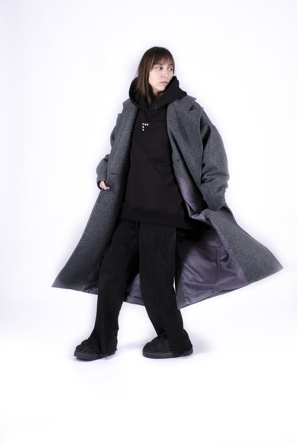 <p>Мы создали идеальную модель для парней и девушек. Это стильное оверсайз пальто будет идеальным как парням, так и девушкам. А самое главное - это идеальное дополнение к вашему гардербу</p>
